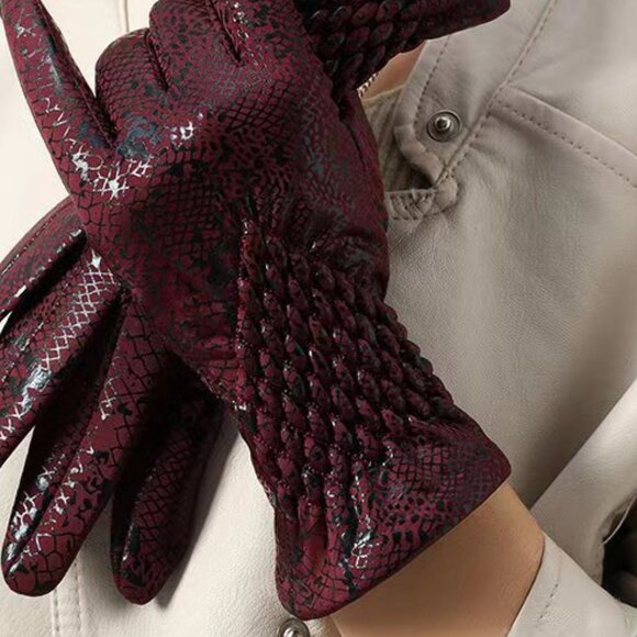 Burgundy Snake Print Touchscreen Gloves | Fleece Lined Warm - Picture 2 of 2